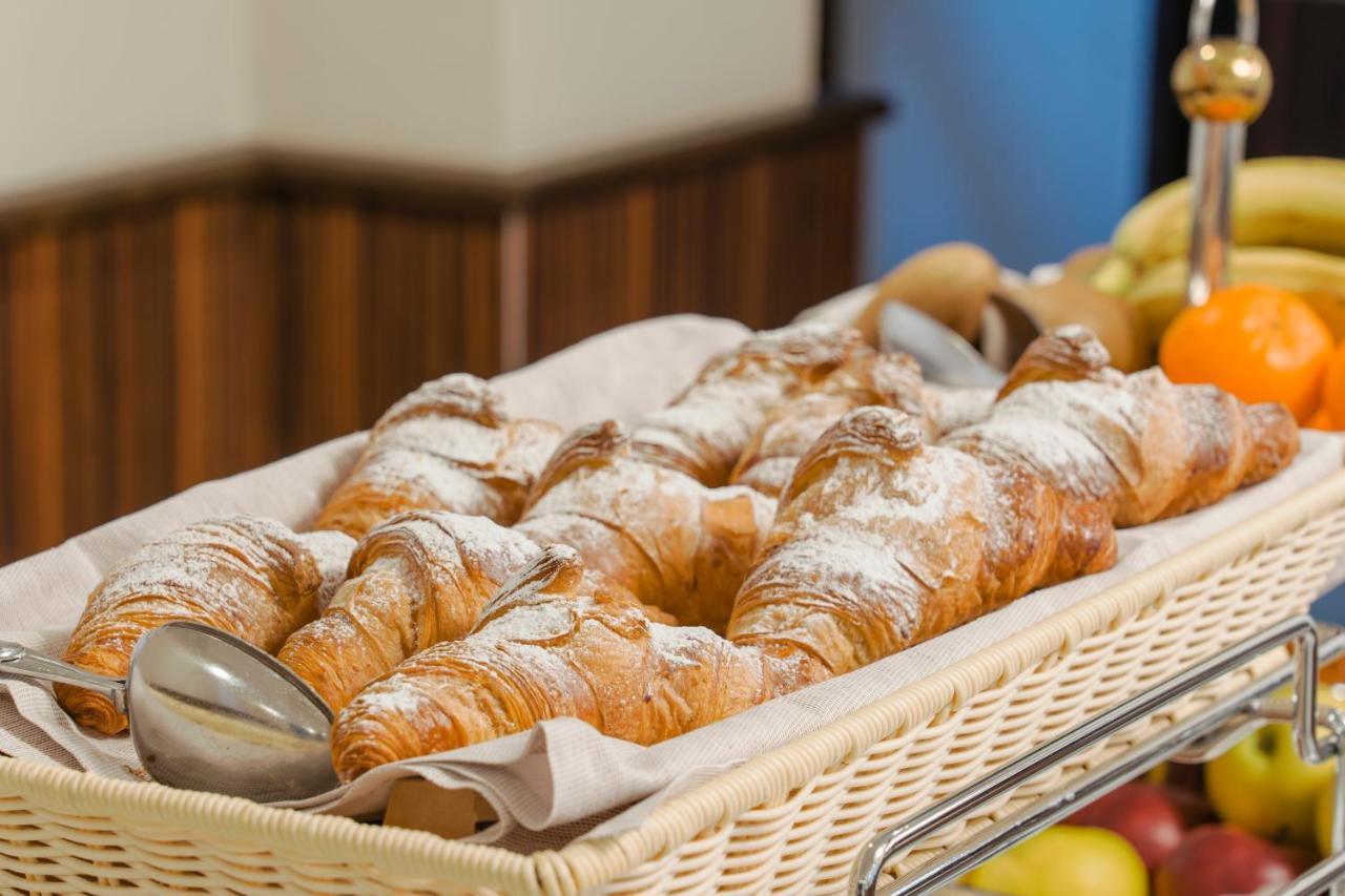 Hotel Garni Cristallo Ponte Di Legno Ngoại thất bức ảnh